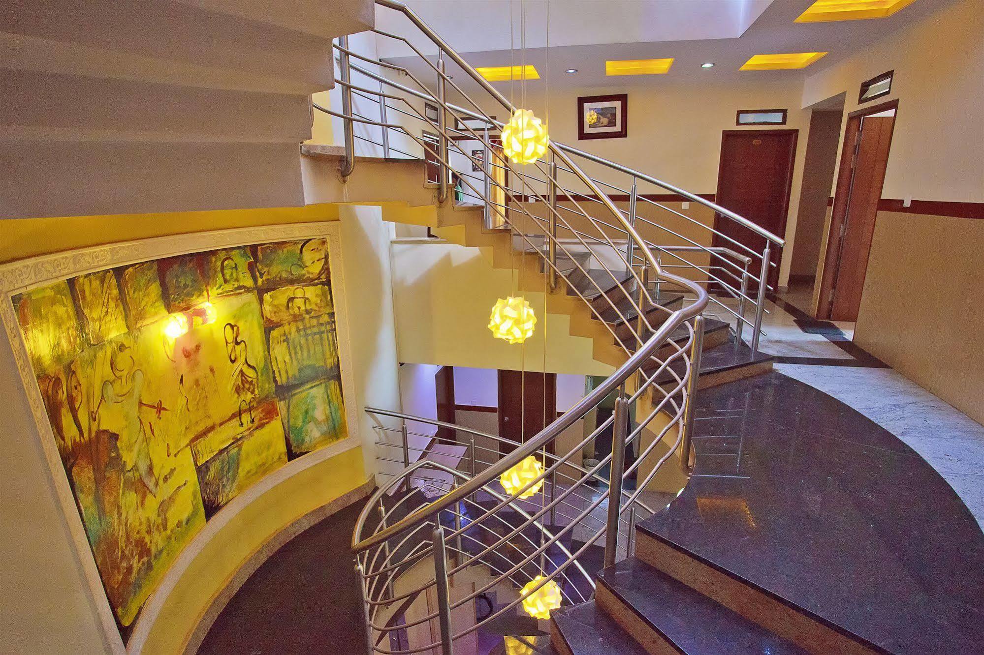 Hotel Aishwarya Residency à Mysore Extérieur photo