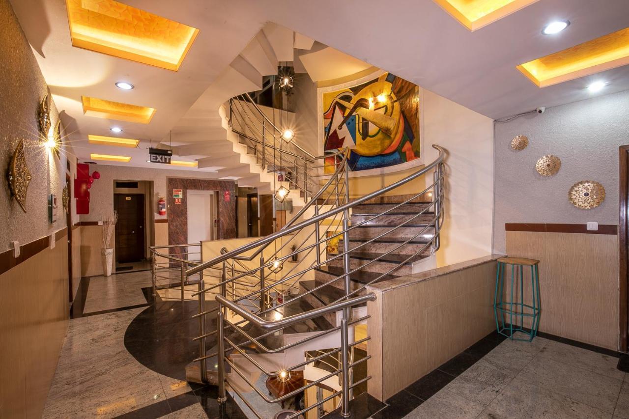 Hotel Aishwarya Residency à Mysore Extérieur photo